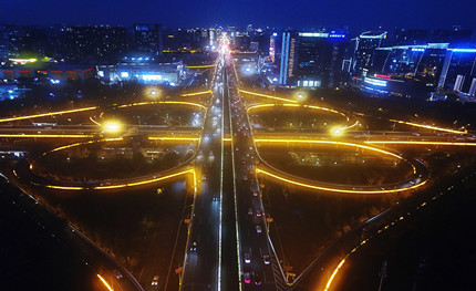悟空体育
用灯光献礼新中国70华诞