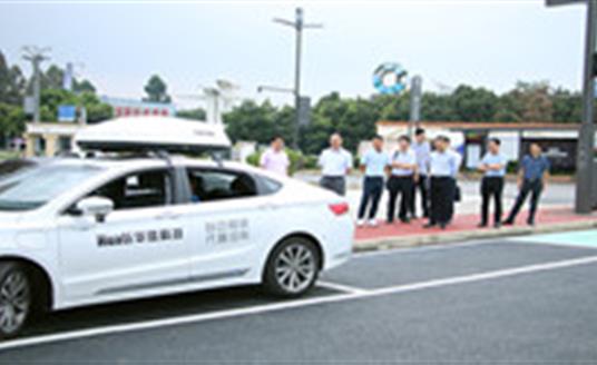 四川省经信厅副厅长皮亦鸣莅临悟空体育科技考察5G智慧灯杆发展情况
